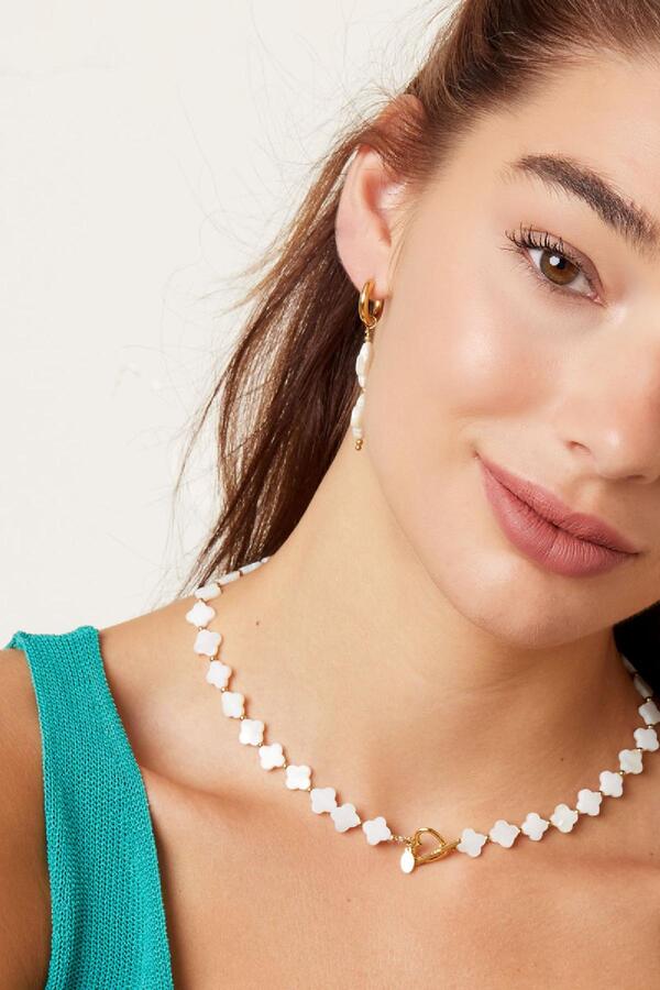 Κολιέ με λευκά τριφύλλια από κοχύλι και ανοξείδωτο ατσάλι