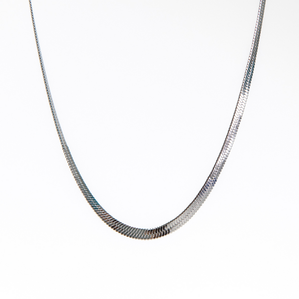 Стоманено сребърно колие