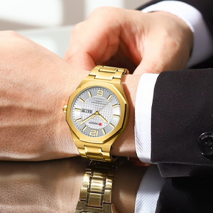 Curren 8476 Gold Ρολόι με Λευκό Καντράν και Χρυσό Μπρασελέ