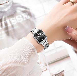 C9102 Silver Black Curren Γυναικείο Ρολόι με Μεταλλικό Μπρασελέ