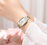 C9102 Gold White Curren Γυναικείο Ρολόι με Μεταλλικό Μπρασελέ