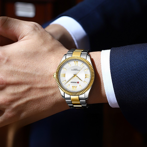 Curren 8453 White Ρολόι με Λευκό Καντράν και Ασημένιο Χρυσό Μπρασελέ