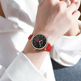 Curren 9078 Γυναικείο Ρολόι με κόκκινο λουράκι και μαύρο χρυσό καντράν