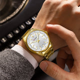 Ανδρικό ρολόι Curren 8424 με μεταλλικό μπρασελέ σε χρυσό χρώμα από ανοξείδωτο ατσάλι και λευκό καντράν με ανάγλυφο σχέδιο